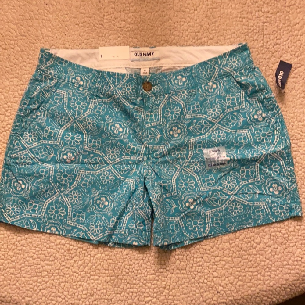 Old Navy shorts size 8 / 5” length color blue with floral pattern